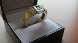 Продам золотое кольцо с бриллиантами - Киев