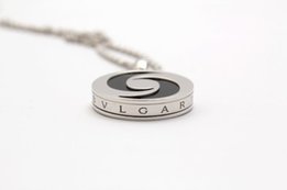 Золотая подвеска с ониксом от бренда Bvlgari из коллекции Optical - Харьков