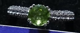 Кольцо из серебра с натуральным перидотом и сапфирами (синт.), р. 17,5 - Мариуполь
