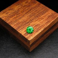 Натуральный Цаворит 0.67 ct - Киев